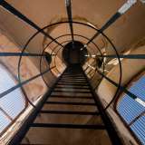Prima di lasciare questa incredibile chiesa, ci attende per� un�ultima tappa: il campanile, il cui accesso si trova in sagrestia. Dopo aver percorso una ripidissima scaletta, arriviamo fin su...